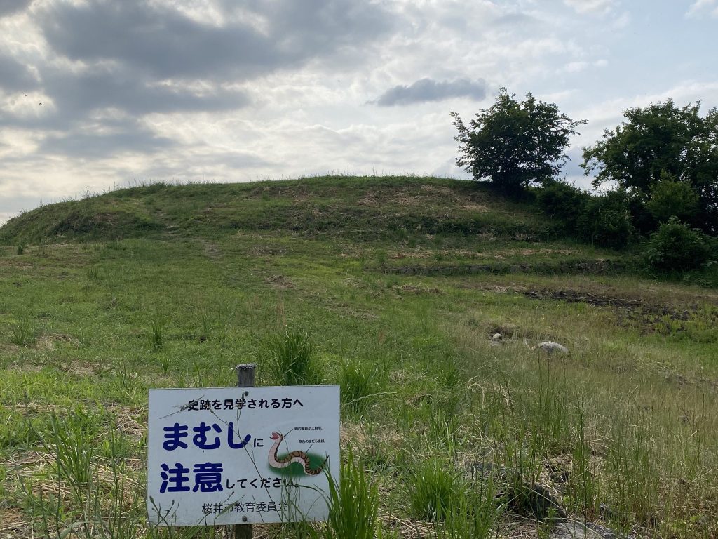 Hokenoyama Kofun: An Early Japanese Keyhole Burial Mound 3 Hokenoyama Kofun