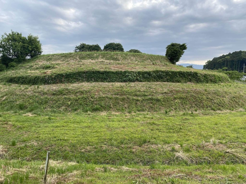 Hokenoyama Kofun: An Early Japanese Keyhole Burial Mound 5 Hokenoyama Kofun