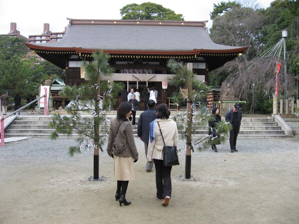 Yuzuruha Shrine: A Kumano Shrine in Kobe 1 Yuzuruha Shrine