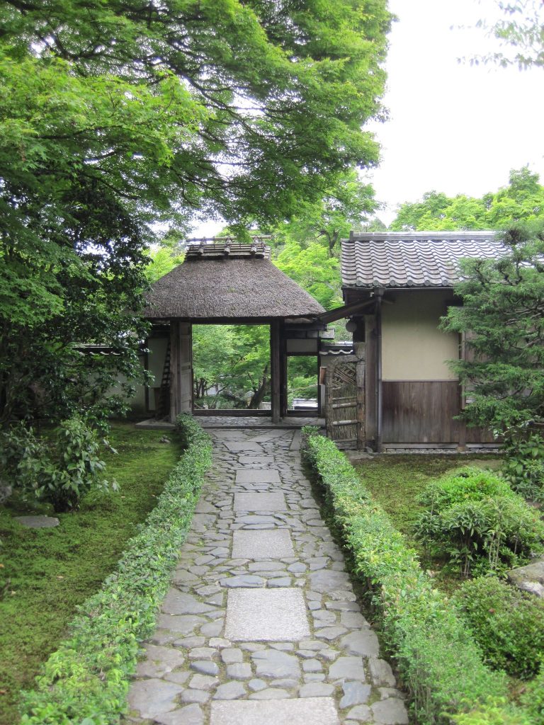Anraku-ji Temple: A Jodo Buddhist Memorial Temple in Kyoto 3 Anraku-ji Temple