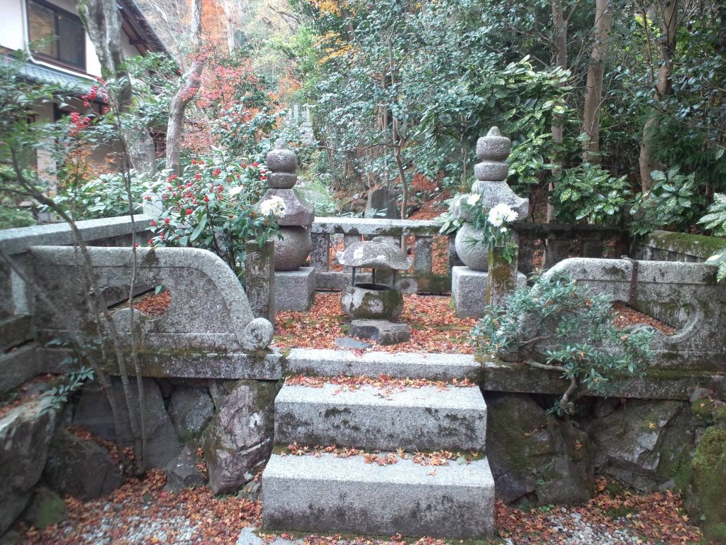 Anraku-ji Temple: A Jodo Buddhist Memorial Temple in Kyoto 5 Anraku-ji Temple