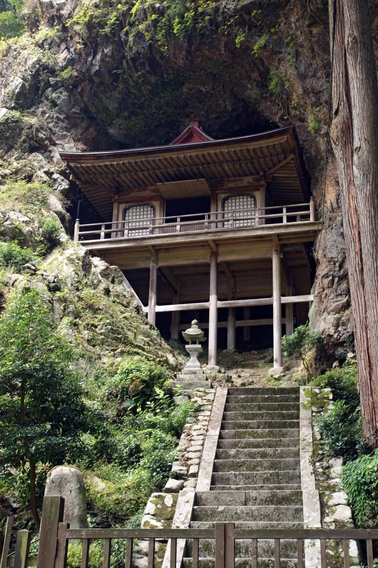 Fudō-in Iwaya-dō Temple: A Shugendō Cliffside Temple in Japan