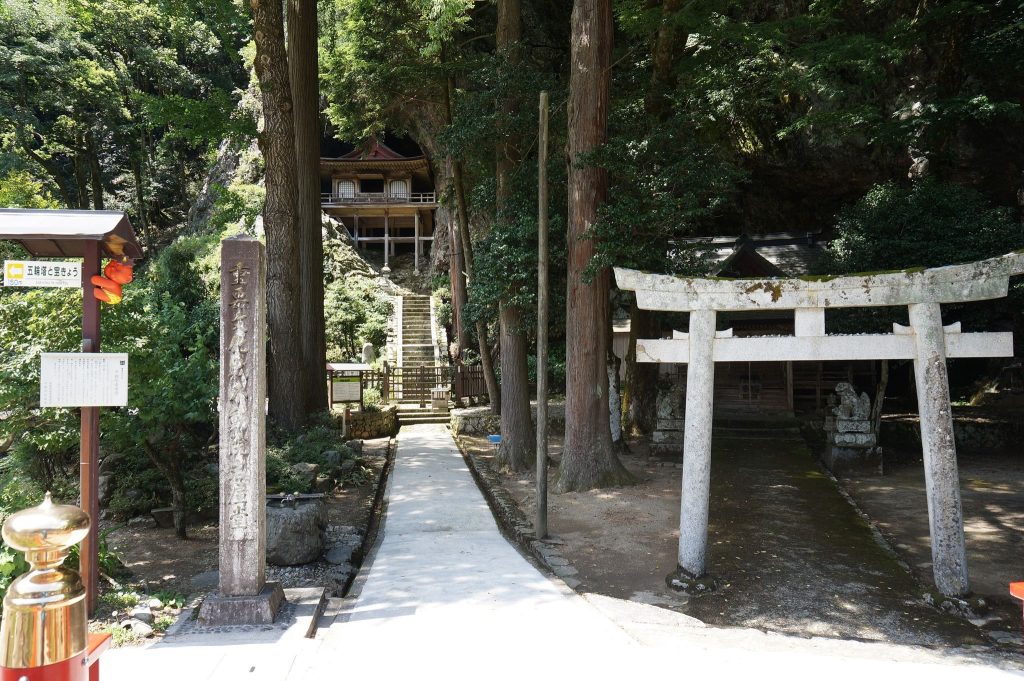 Fudō-in Iwaya-dō Temple: A Shugendō Cliffside Temple in Japan 2 Fudō-in Iwaya-dō Temple