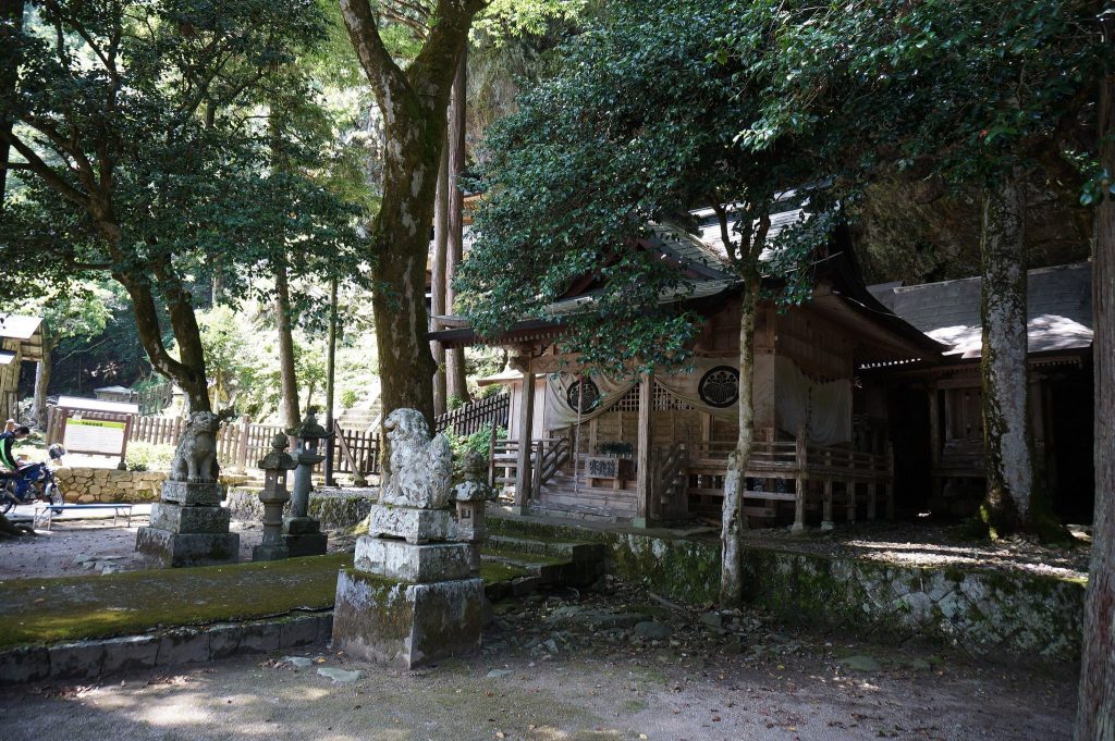 Fudō-in Iwaya-dō Temple: A Shugendō Cliffside Temple in Japan 4 Fudō-in Iwaya-dō Temple