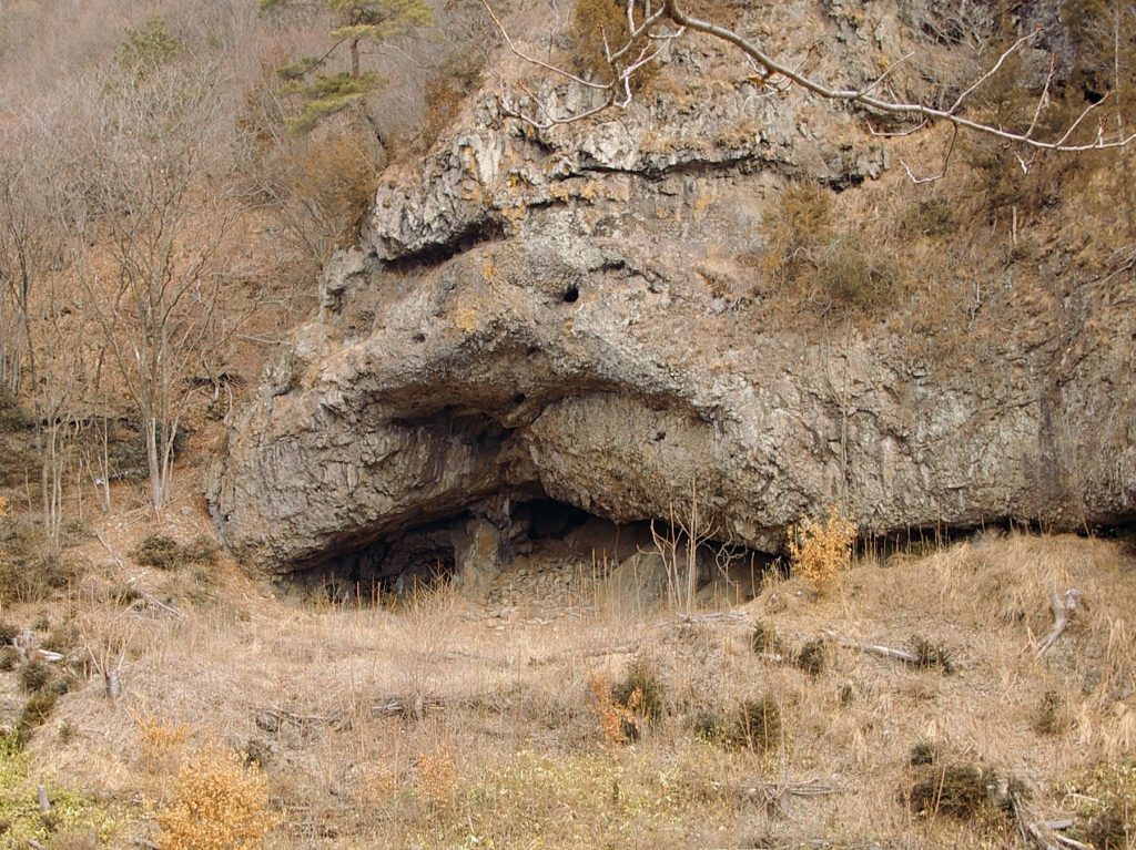 Tobayama Cave: A Jomon-to-Edo Archaeological and Burial Site in Japan 1 Tobayama Cave