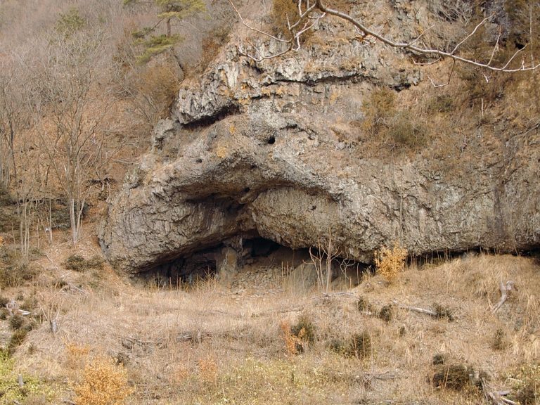 Tobayama Cave: A Jomon-to-Edo Archaeological and Burial Site in Japan