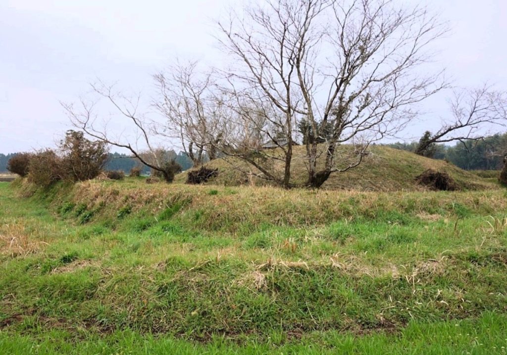 Jōshinzuka Kofun: An Isolated Square Burial Mound in Japan 1 Jōshinzuka Kofun