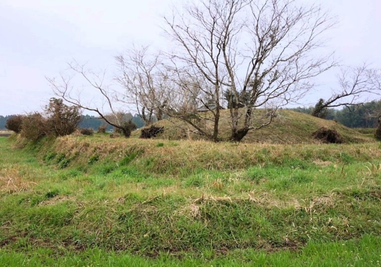 Jōshinzuka Kofun: An Isolated Square Burial Mound in Japan