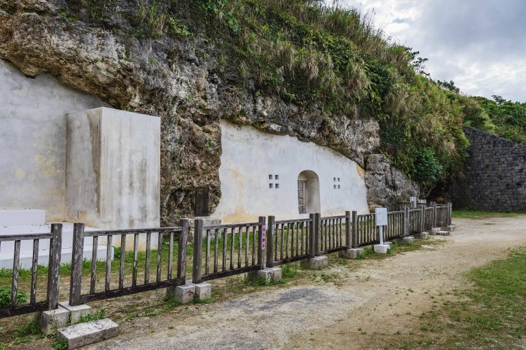 Urasoe yōdore: Royal Mausoleum of the Ryukyu Kingdom