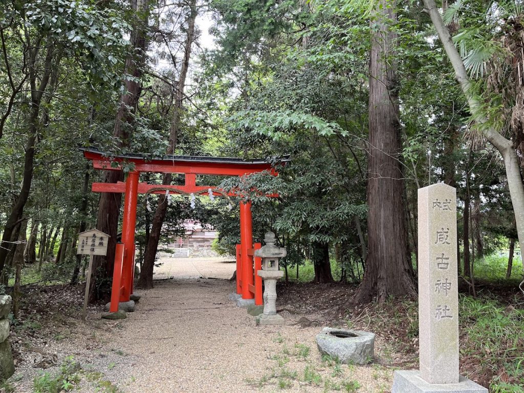 Kanko Shrine: A Historic Shikinaisha Shrine in Tondabayashi, Japan 2 Kanko Shrine