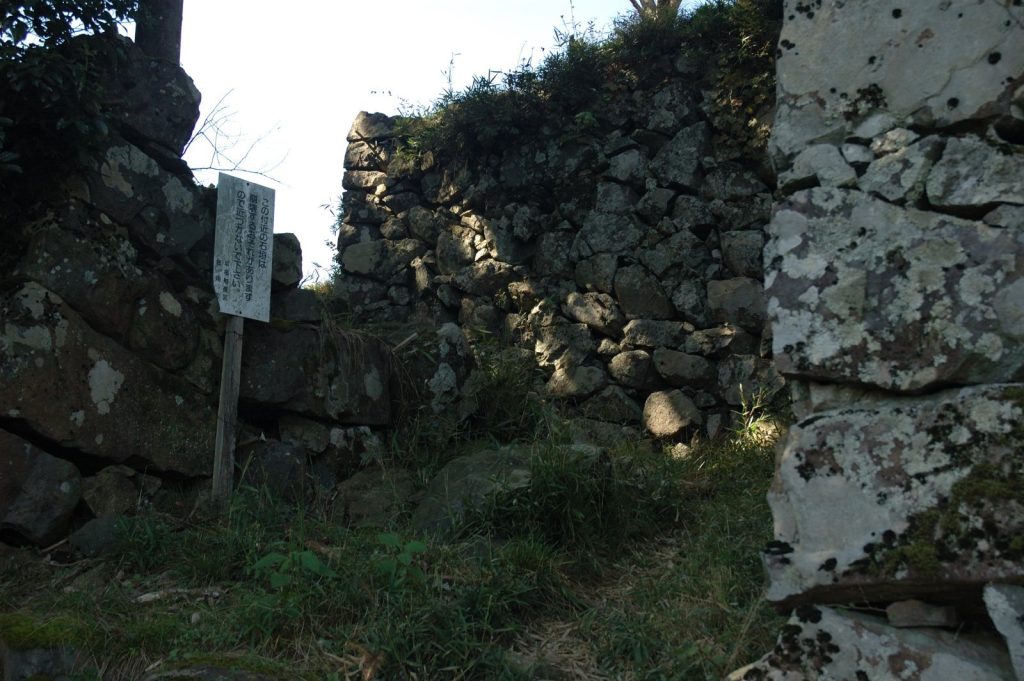 Rikan Castle: A Japanese Mountain Fortress in Hyogo 4 Rikan Castle