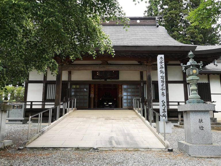 Senryu-ji Temple, Hokuto: A Buddhist Temple and Family Memorial Site