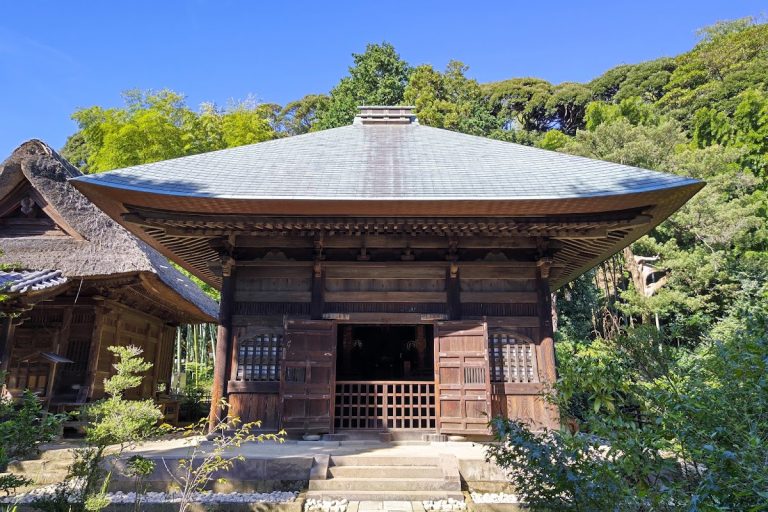 Jōraku-ji Temple: A Rinzai Buddhist Temple in Kamakura