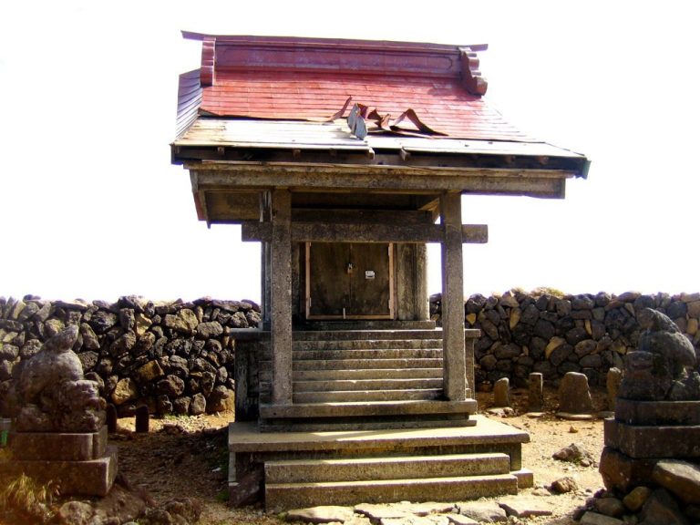 Zaōsan Shrine: A Summit Shrine in Japan’s Zaō Mountains