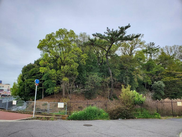 Nagayama Kofun: A Keyhole-Shaped Burial Mound in Japan
