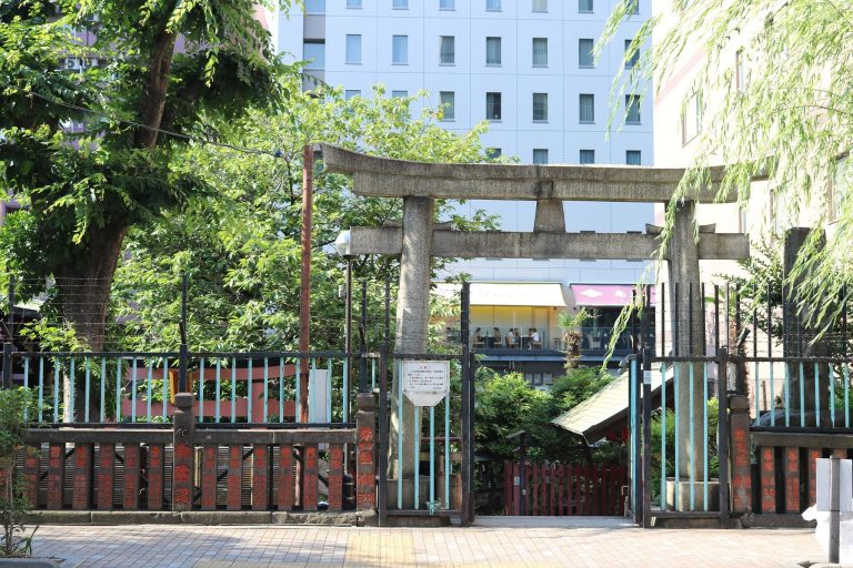Yanagimori Shrine: An Inari and Tanuki Shrine in Tokyo