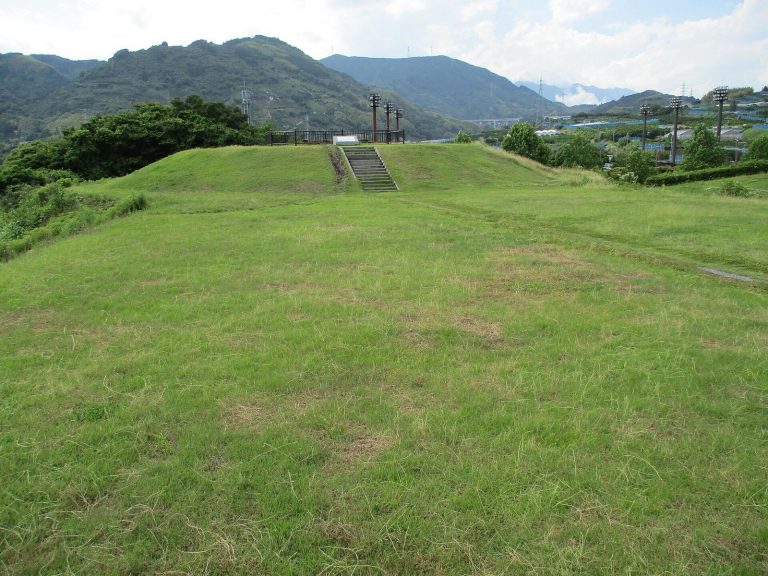 Miikedaira Kofun: A Keyhole-Shaped Burial Mound in Japan