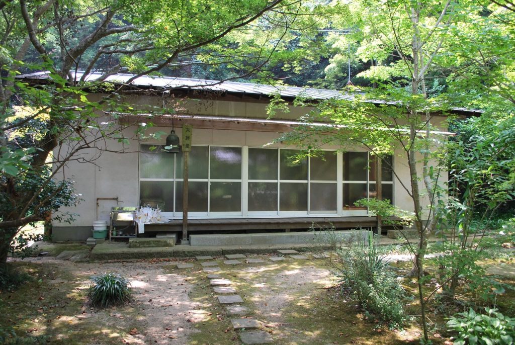 Jūbu-ji Temple: A Tendai Buddhist Temple in Takamatsu, Japan 4 Jūbu-ji Temple