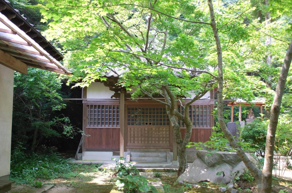 Jūbu-ji Temple: A Tendai Buddhist Temple in Takamatsu, Japan 5 Jūbu-ji Temple