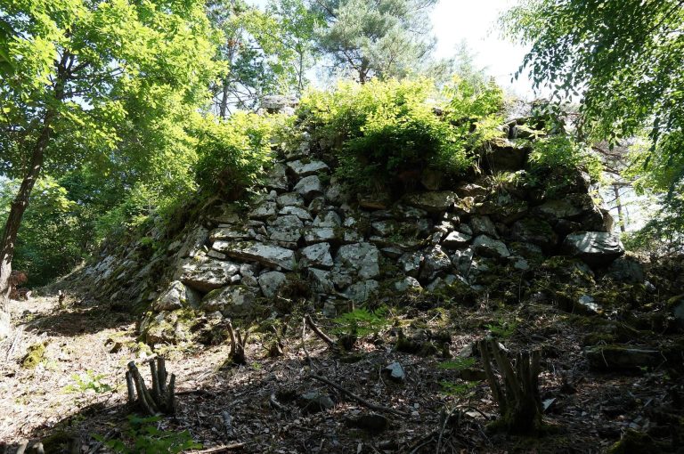 Wakasa Oniga Castle: A Sengoku-Period Mountaintop Fortress in Japan