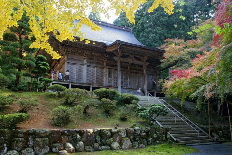 Mantoku-ji Temple: A Shingon Buddhist Temple and Historic Garden in Japan