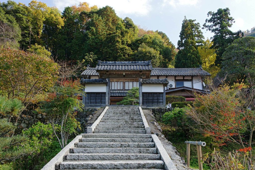Mantoku-ji Temple: A Shingon Buddhist Temple and Historic Garden in Japan 5 Mantoku-ji Temple