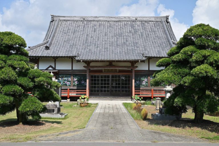 Gokuraku-ji Temple: A Jodo-shu Buddhist Temple in Sanmu, Japan