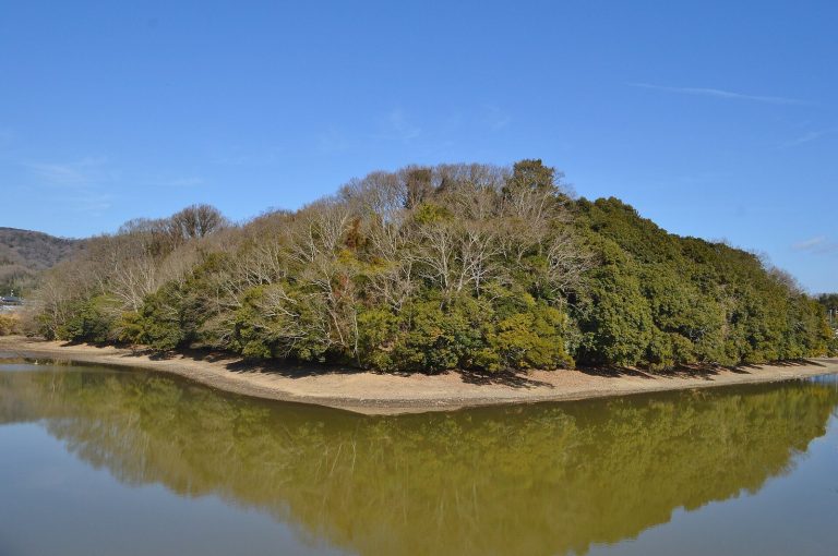 Ryōgūzan Kofun: A Major Keyhole-Shaped Burial Mound in Japan