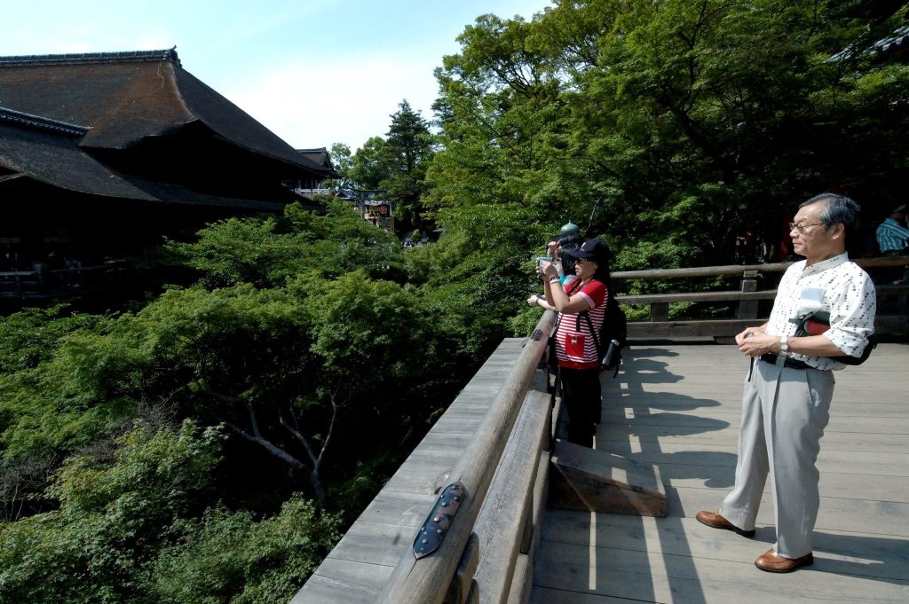 Kiyomizu-dera Temple: A Historic Buddhist Pilgrimage Temple in Kyoto 3 Kiyomizu-dera Temple