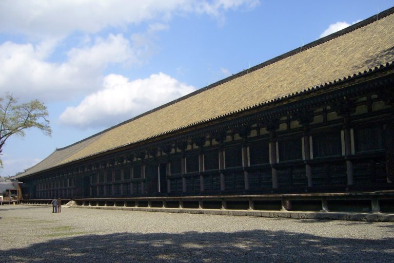 Sanjūsangen-dō Temple: A Kamakura-Period Buddhist Hall in Kyoto