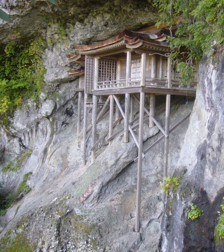 Nageire-dō: A Late-Heian Buddhist Hall on Mount Mitoku, Japan