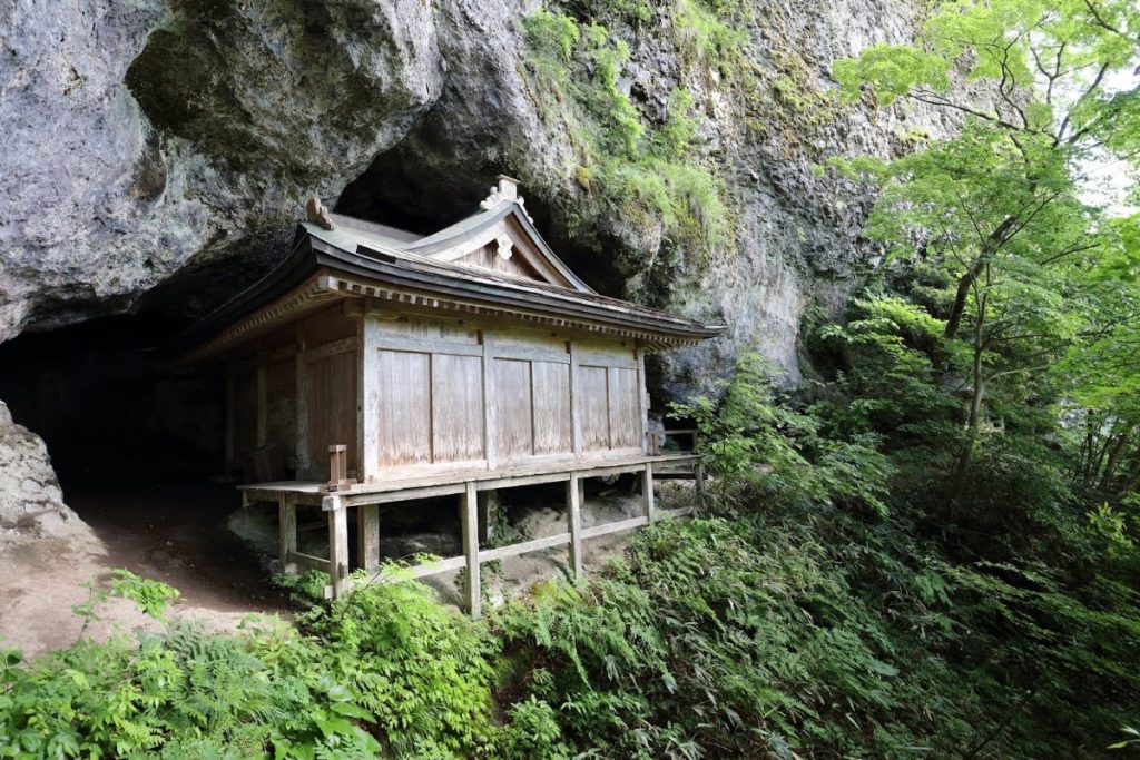 Sanbutsu-ji Temple: A Mountain Shugendo Sanctuary in Japan 2 Sanbutsu-ji Temple