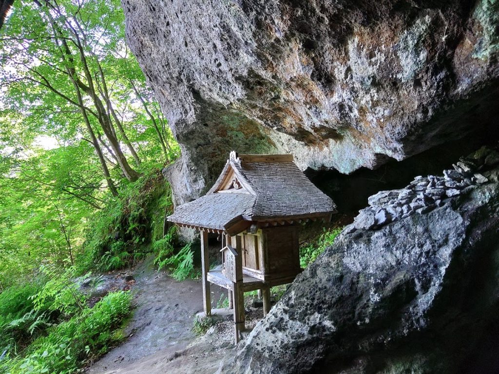 Sanbutsu-ji Temple: A Mountain Shugendo Sanctuary in Japan 3 Sanbutsu-ji Temple