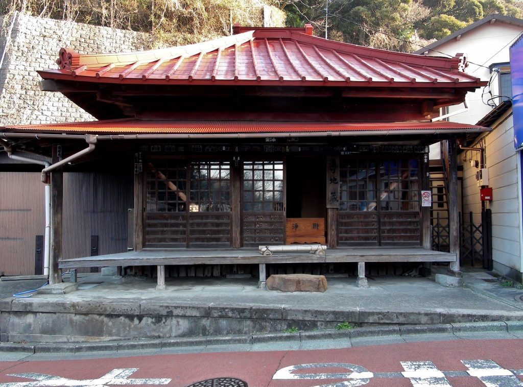Gokuraku-ji Temple: A Shingon Ritsu Buddhist Temple in Kamakura, Japan 3 Gokuraku-ji Temple