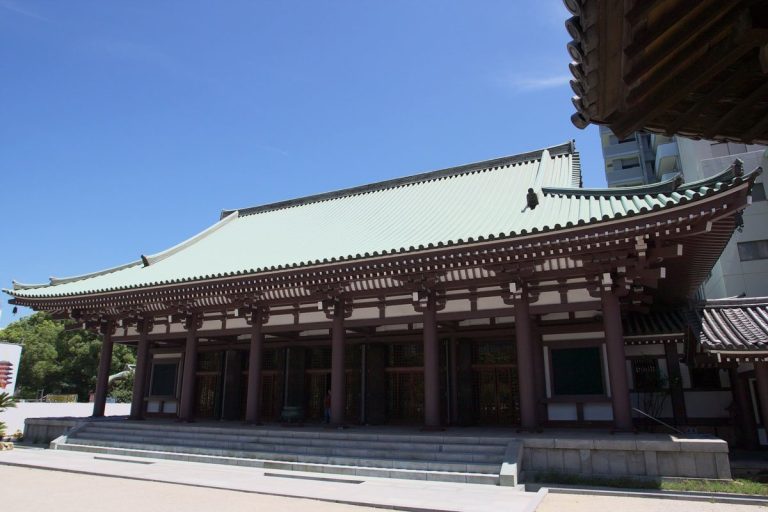 Tōchō-ji Temple: A Historic Shingon Buddhist Temple in Fukuoka