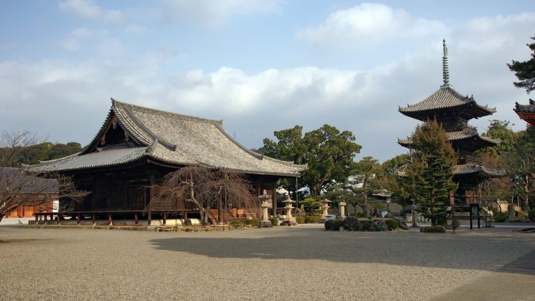 Dōjō-ji Temple: A Historic Tendai Buddhist Temple in Wakayama