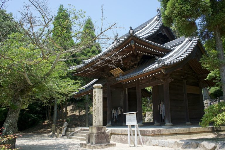 Kannō-ji Temple: A Shingon Buddhist Temple on Mount Kabutoyama