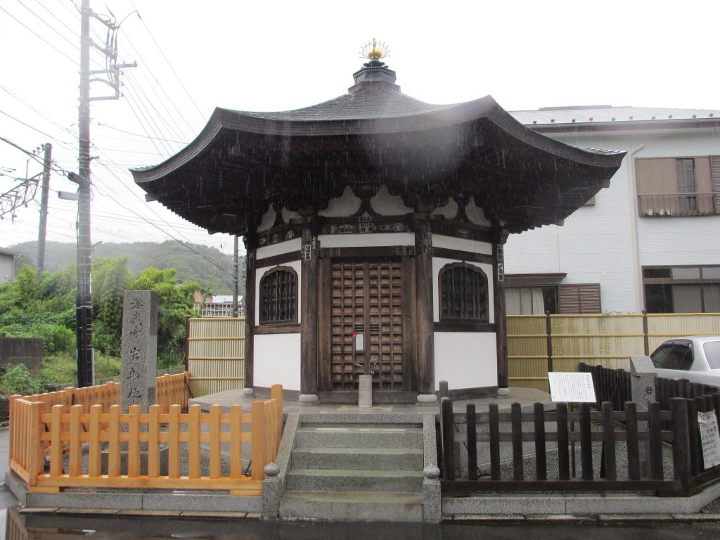 Iwafune Jizō-dō: A Buddhist Jizō Hall in Kamakura, Japan 2 Iwafune Jizō-dō