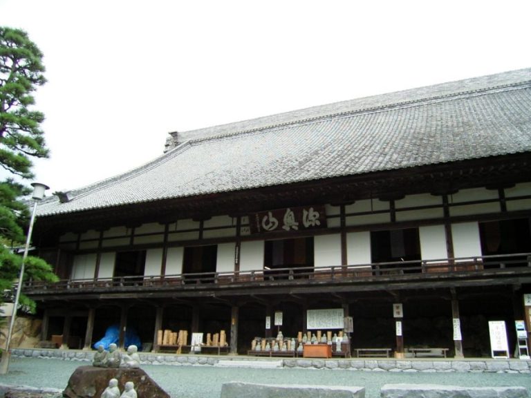 Hōkō-ji Temple: Head Temple of a Rinzai Buddhist Branch in Japan