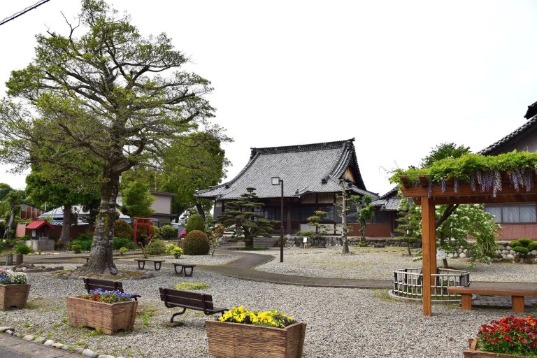 Jiuchang Temple: An Ikoma Family Mortuary Temple in Japan