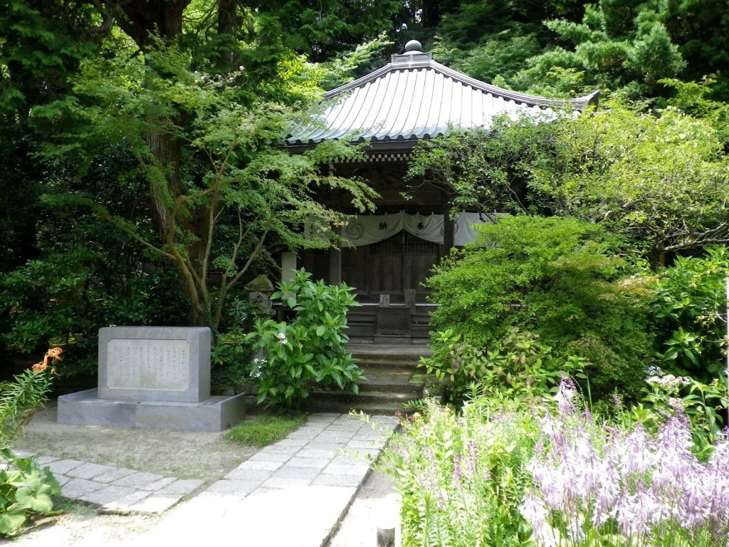 Ankokuron-ji Temple
