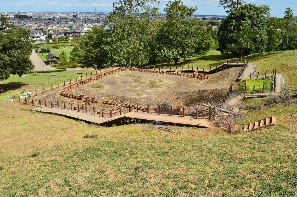 Takarazuka Kofun: Successive Elite Burial Mounds in Matsusaka, Japan 2 Takarazuka Kofun