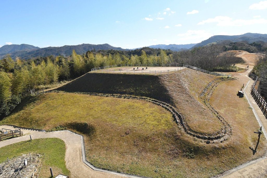 Nishidani Tumulus Cluster: A Multi-Period Burial Complex in Japan 1 Nishidani Tumulus Cluster