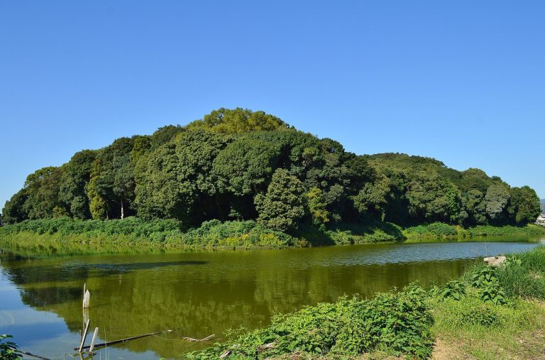 Ōda Chausuyama Kofun: A Fifth-Century Keyhole Burial Mound in Osaka