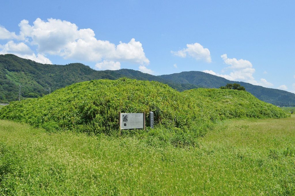 Chitose Kurumazuka Kofun: A Sixth-Century Elite Burial Mound in Japan 1 Chitose Kurumazuka Kofun