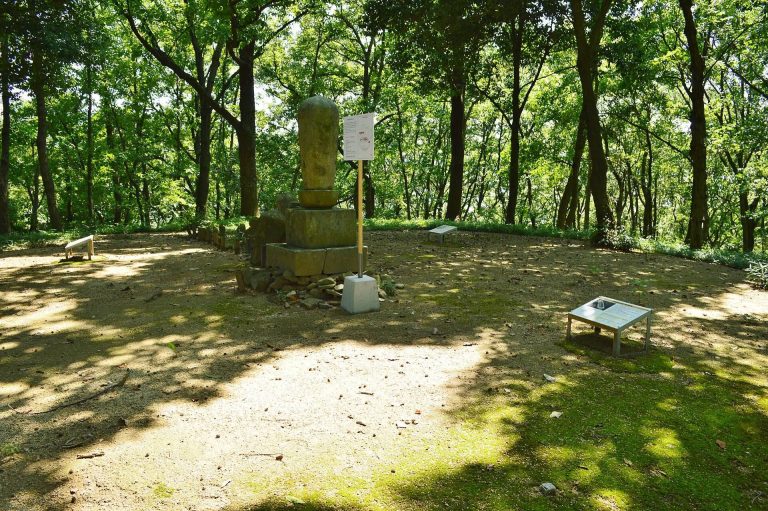 Kaiten-yama Kofun: A Fourth-Century Keyhole Burial Mound in Japan