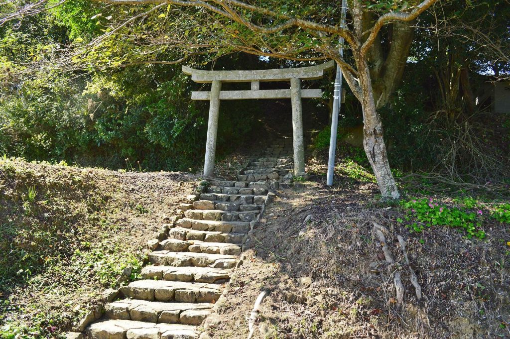 Tomida Chausuyama Kofun: A Keyhole-Shaped Burial Mound in Japan 3 Tomida Chausuyama Kofun