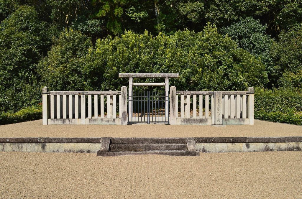 Nishitonozuka Kofun: A Keyhole-Shaped Burial Mound in Japan 2 Nishitonozuka Kofun