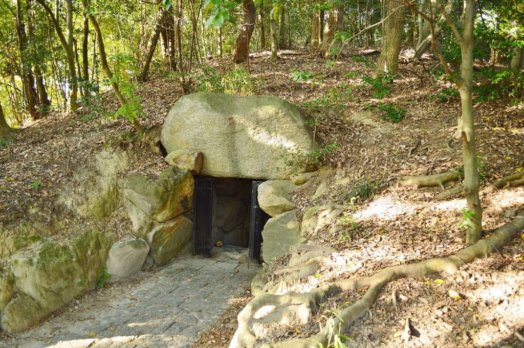 Bakuya Kofun: A Late Kofun-Period Burial Mound in Japan 2 Bakuya Kofun