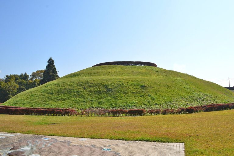 Inari-mori Kofun: A Keyhole-Shaped Burial Mound in Japan
